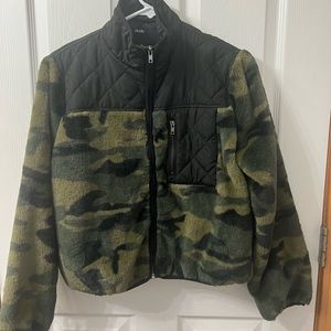 Elodie (Nordstrom) Camo crop fleece xs